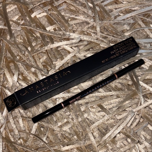 Anastasia Beverly Hills Other - Anastasia Beverly Hills Brow Wiz in medium brown